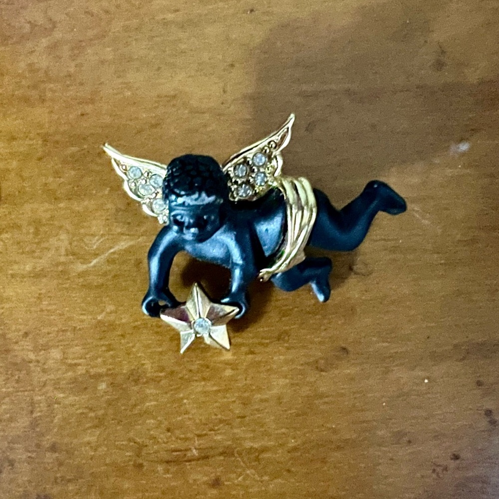 Vintage Coreen Simpson Cherub Angel Pin – Avon Regal Beauty Collection - Picture 8 of 10